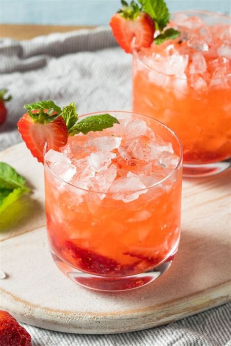 20-fresh-strawberry-cocktails-insanely-good image
