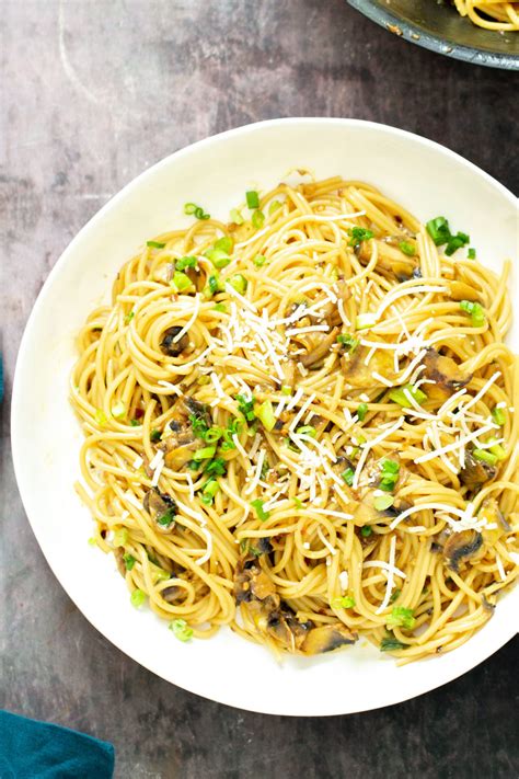vegan-garlic-noodles-vegan-richa image