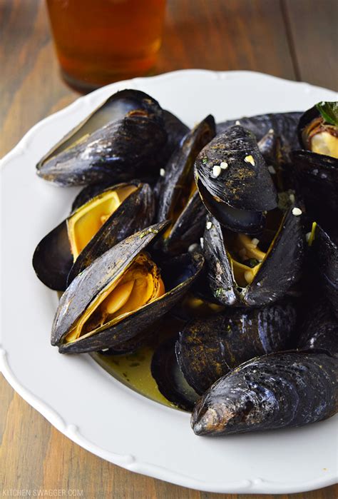 steamed-mussels-with-bacon-beer-recipe-kitchen image