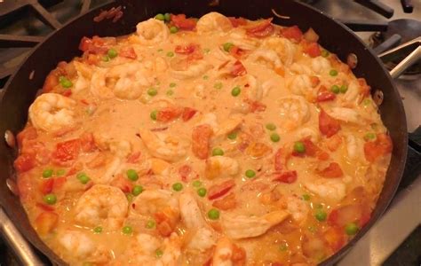 shrimp-pasta-with-tomatoes-and-sweet-peas image
