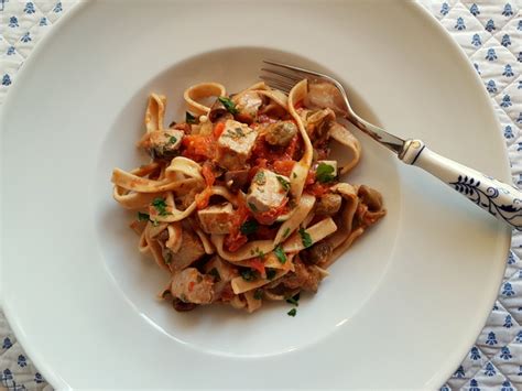 fresh-tuna-pasta-alleoliana-recipe-from-the-aeolian image