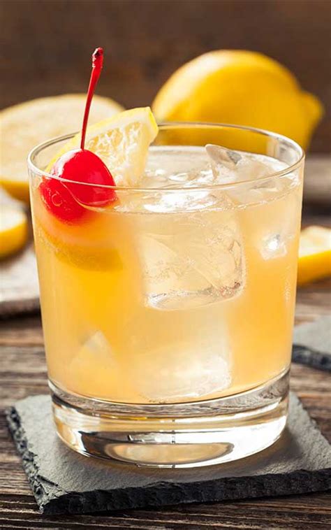 how-to-make-an-amaretto-sour-cocktail-crafty image