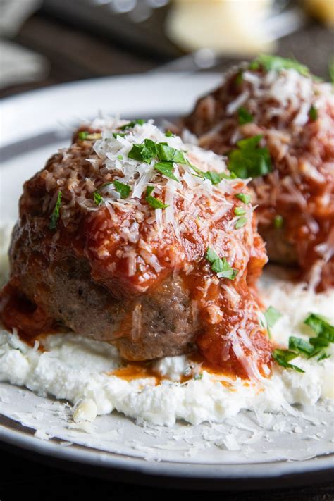 giant-meatballs-w-herbed-ricotta-appetizerentree image