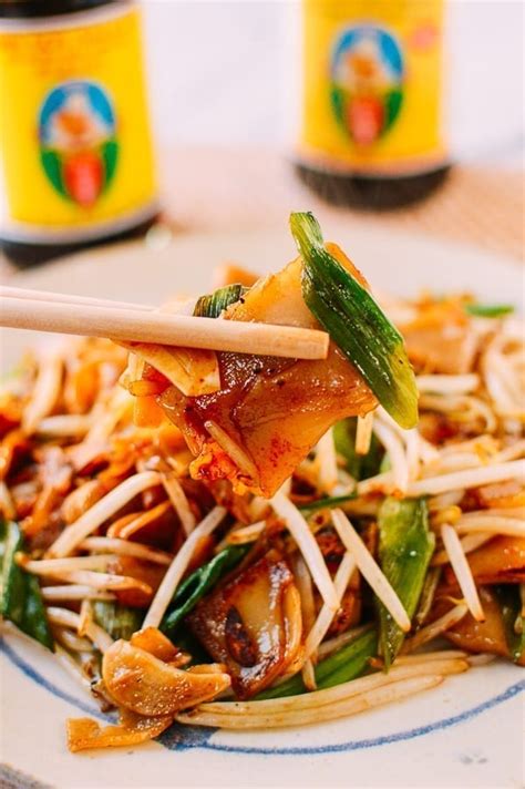 poor-mans-thai-noodles-the-woks-of-life image