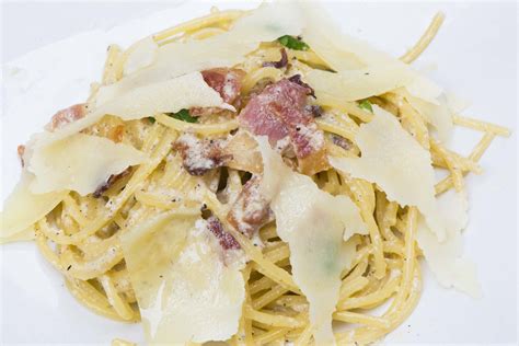 spaghetti-alla-carbonara-ecco-la-ricetta-tradizionale image