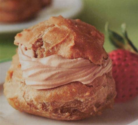 mocha-cream-puffs-coffee-flavored-choix-pastry-dessert image