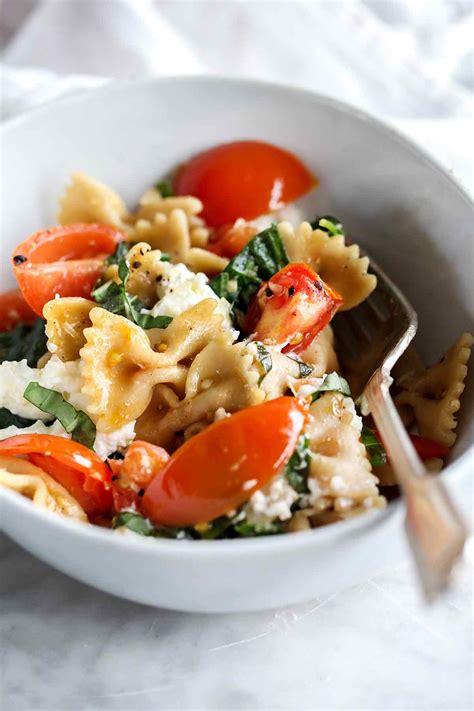 pasta-with-fresh-tomato-sauce-and-ricotta-cheese image
