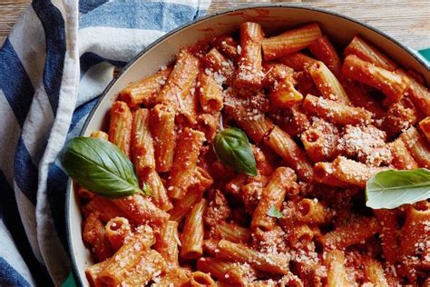 chicken-rigatoni-with-vodka-sauce-whats-gaby image