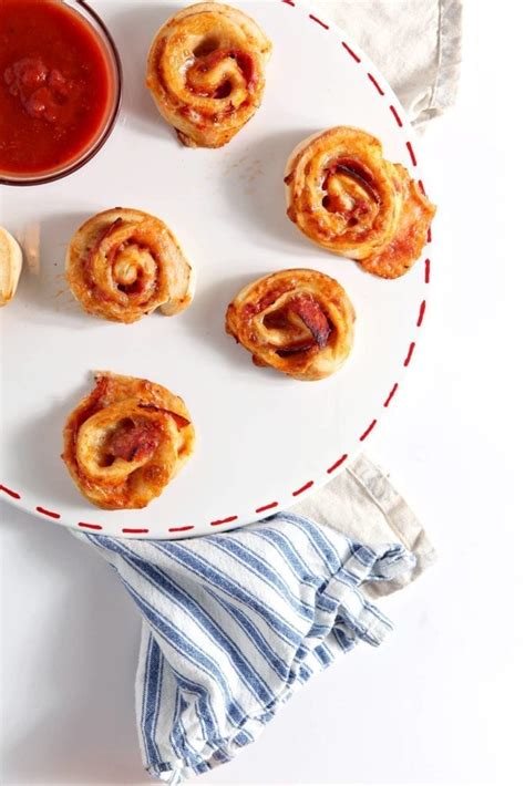 how-to-make-4-ingredient-pepperoni-pizza-rolls-the image