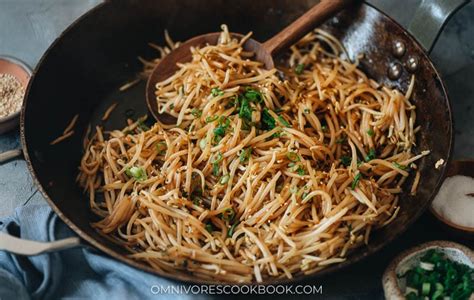 bean-sprout-stir-fry-omnivores-cookbook image