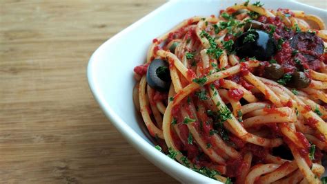 spaghetti-alla-puttanesca-wikipedia image