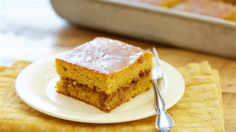 how-to-make-pumpkin-honey-bun-cake-video image