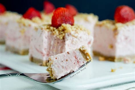 strawberry-marshmallow-crumb-bars-recipe-best image