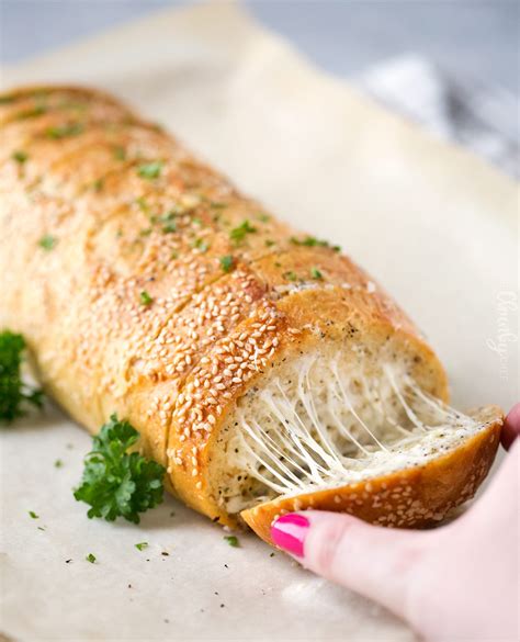 best-cheesy-garlic-bread-the-chunky-chef image