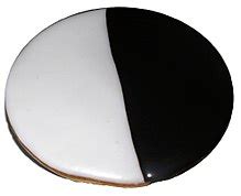 black-and-white-cookie-wikipedia image