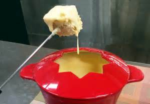 cheddar-cheese-hard-cider-fondue-by-foodies-chef-laura image