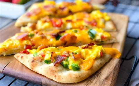 naan-breakfast-pizza-with-eggs-and-bacon-eat-wheat image