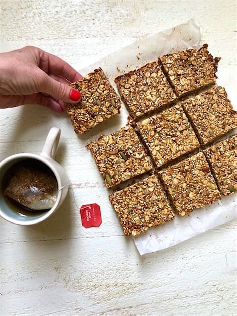 healthy-breakfast-bars-with-oat-and-millet-moms image