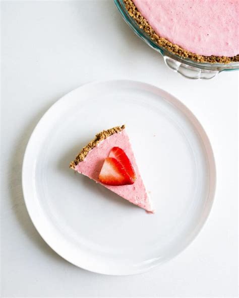 frozen-yogurt-pie-with-strawberries-a-couple-cooks image