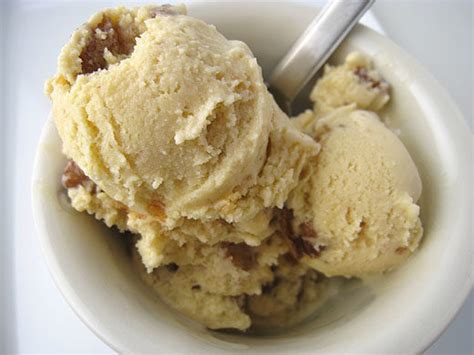 lottie-doof-maple-walnut-ice-cream image
