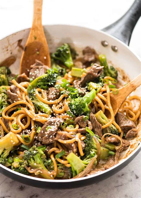 chinese-beef-and-broccoli-noodles image