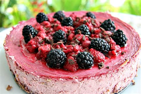 raspberry-cheesecake-with-hazelnut-crust-divalicious image
