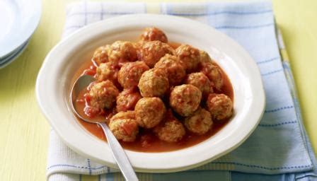 turkey-meatballs-in-tomato-sauce-recipe-bbc-food image