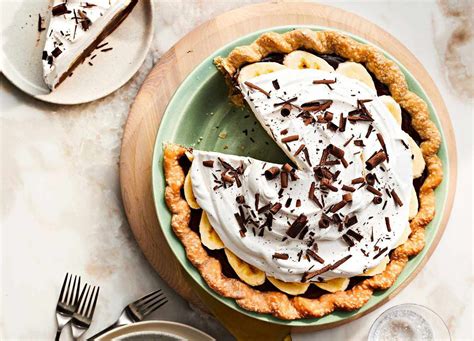 22-dreamy-chocolate-pie-recipes-youll-want-to-make image
