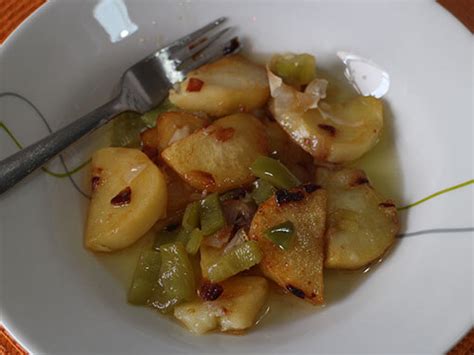 patatas-a-lo-pobre-poor-mans-potatoes-recipe-keef image