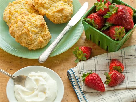 recipe-traditional-strawberry-shortcake image