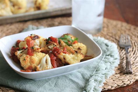 roasted-cauliflower-with-spicy-tomato-sauce-girl image