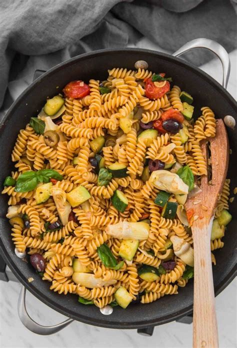 healthy-mediterranean-pasta-with-artichokes-and image