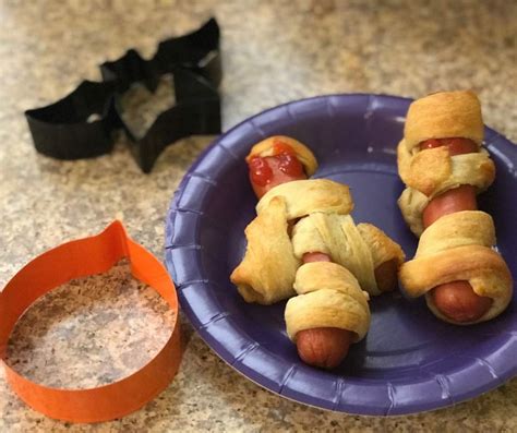 the-easiest-mummy-hot-dogs-for-halloween-home image