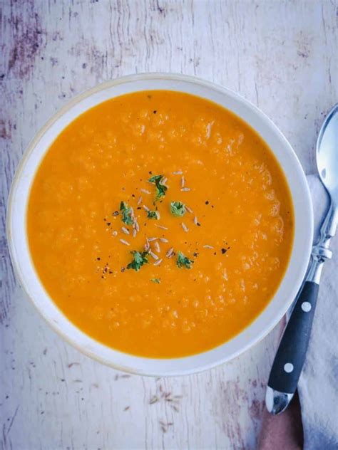 carrot-ginger-soup-weight-watchers-pointed image