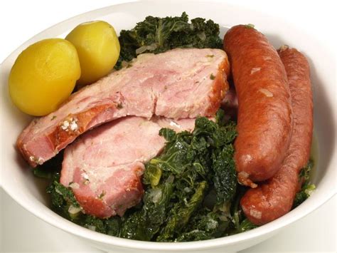 grnkohl-mit-pinkel-kale-with-sausage-german-culture image