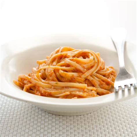 pasta-with-tomato-and-almond-pesto-pesto-alla-trapanese image