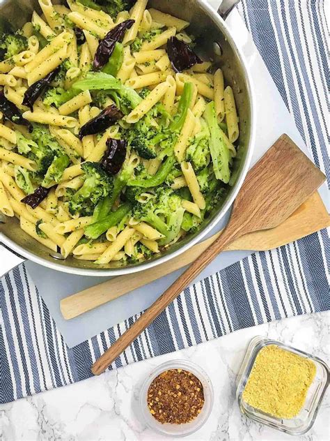 pasta-aglio-e-olio-classic-italian-recipe-this-healthy image