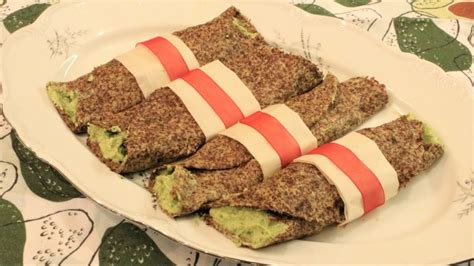 easy-flaxseed-wrap-3-ingredients-keto-meals-and image