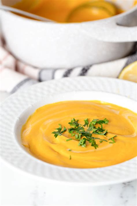 vegan-cashew-carrot-soup-with-coconut-running-on image