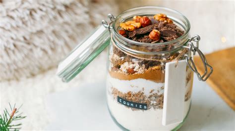 oatmeal-chocolate-chip-cookies-mason-jar-cookie image