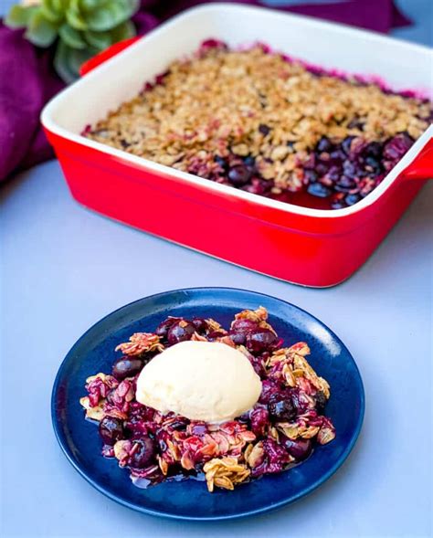 easy-healthy-sugar-free-blueberry-crisp-stay-snatched image