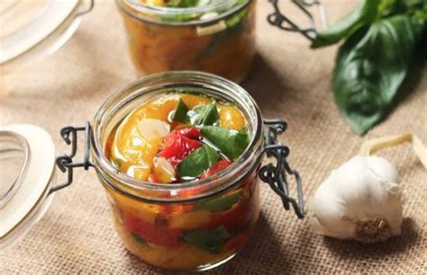 peppers-packed-in-oil-how-to-prepare-them-at-home image