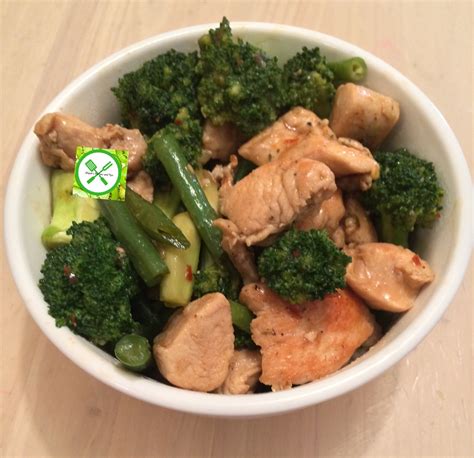 chicken-stir-fry-with-broccoli-and-green-beans image