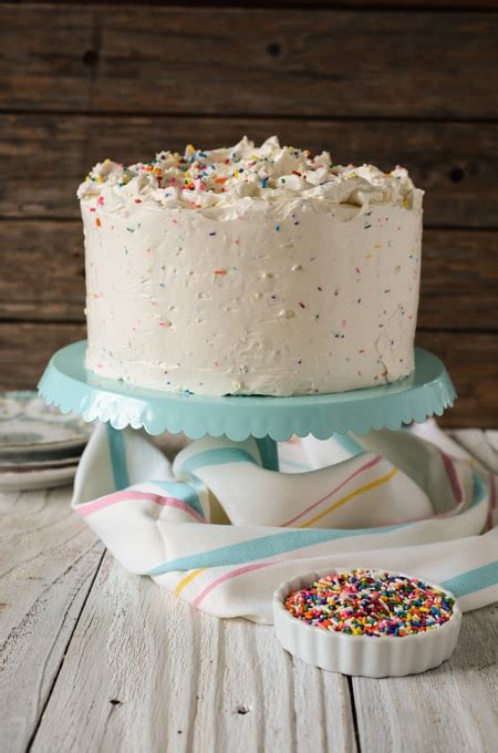 confetti-cake-with-buttercream-frosting-the-cake-chica image