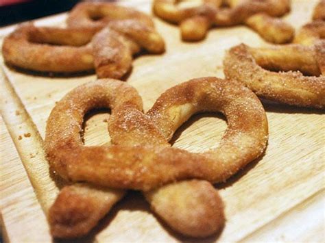 cinnamon-sugar-soft-pretzels-the-new-girl-food image