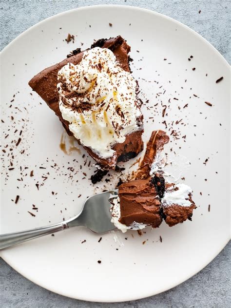mint-chocolate-cream-pie-with-chocolate-cookie-crust image