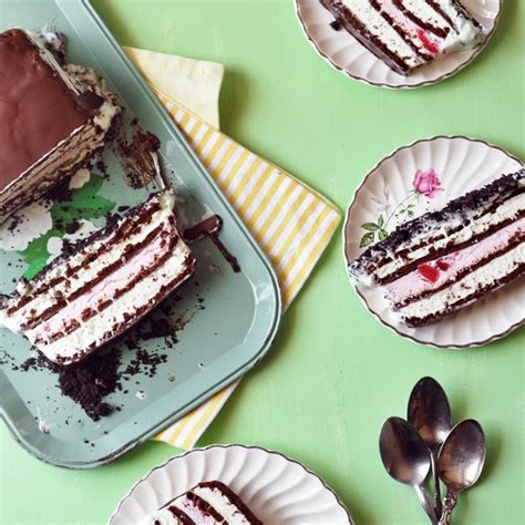 mint-chocolate-chip-ice-cream-sandwich-cake image