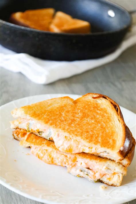 jalapeno-popper-grilled-cheese-this-is-not-diet-food image