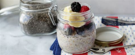 mixed-berry-overnight-oats-recipe-quaker-oats image