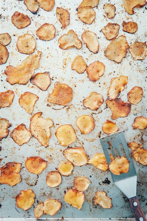 oven-baked-sunchoke-chips-with-garlic-and-smoked image